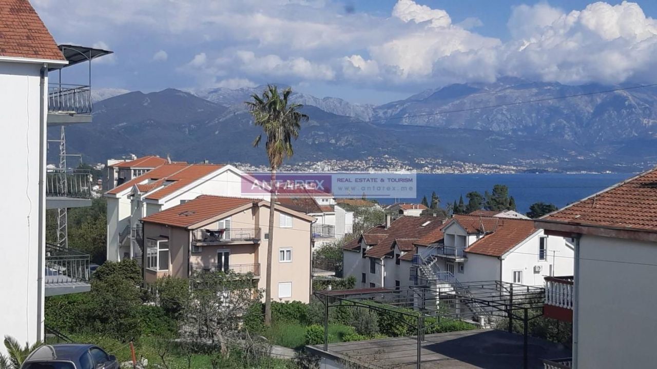 Apartment in Baosici, Montenegro, 43 sq.m - picture 1