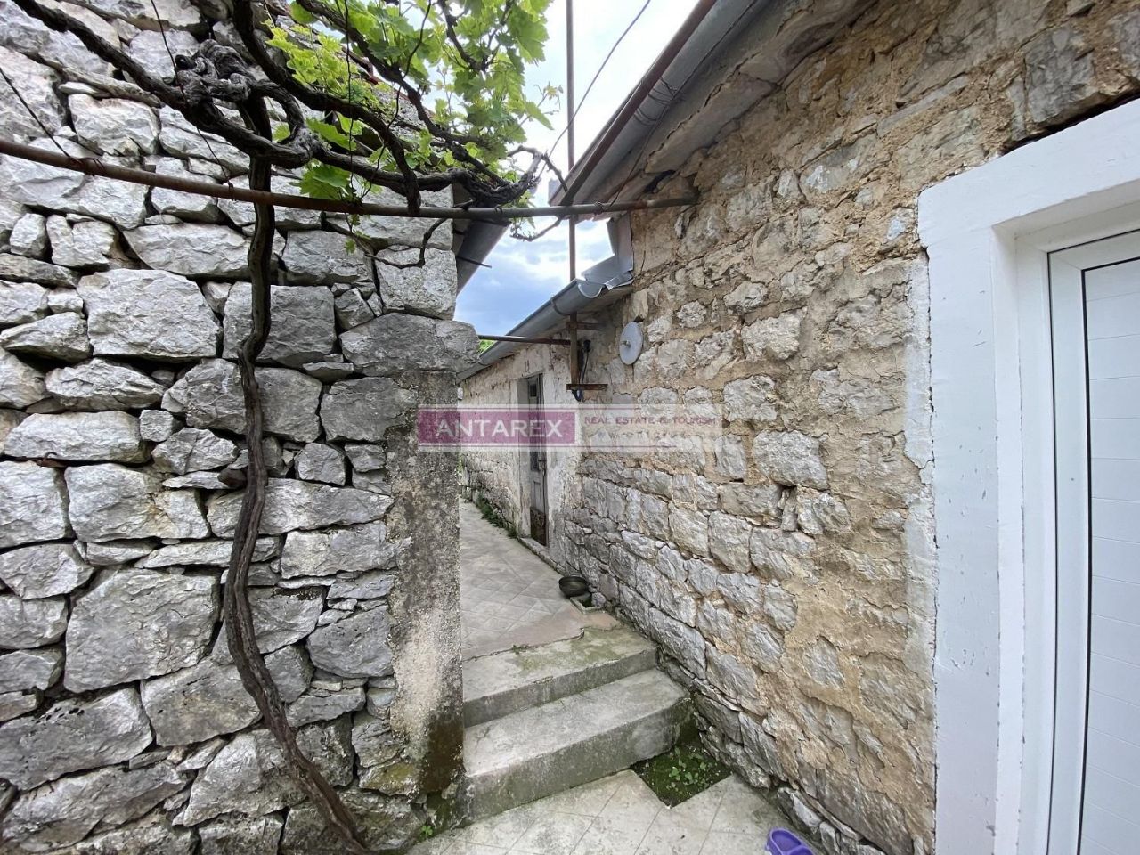 Villa in Herceg-Novi, Montenegro, 425 sq.m - picture 1
