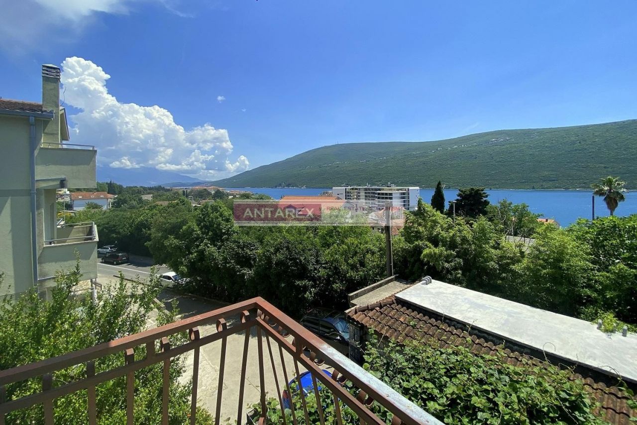 Villa in Kumbor, Montenegro, 140 sq.m - picture 1