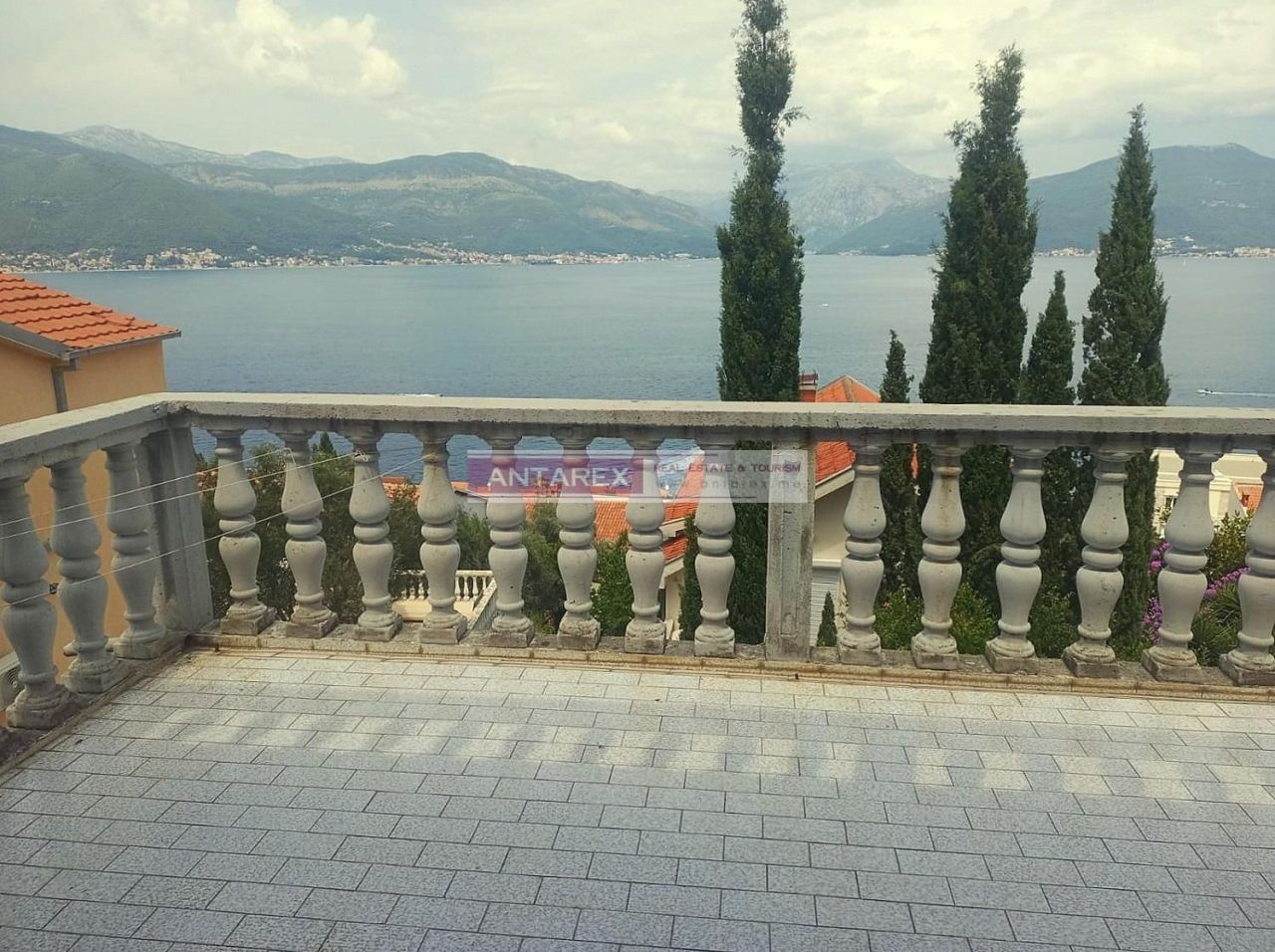 Villa in Krasici, Montenegro, 347 sq.m - picture 1
