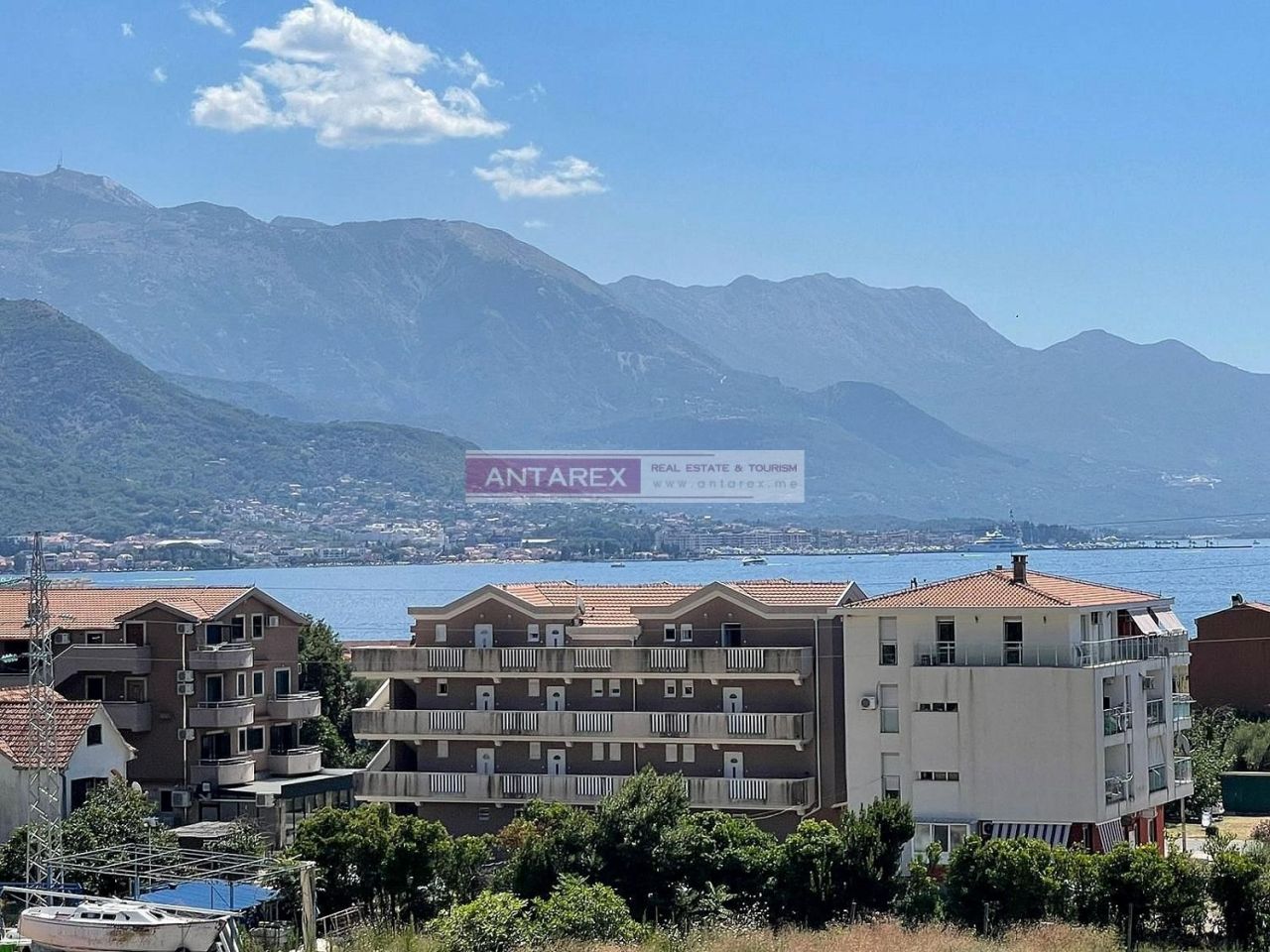 Apartment in Bijela, Montenegro, 47 sq.m - picture 1