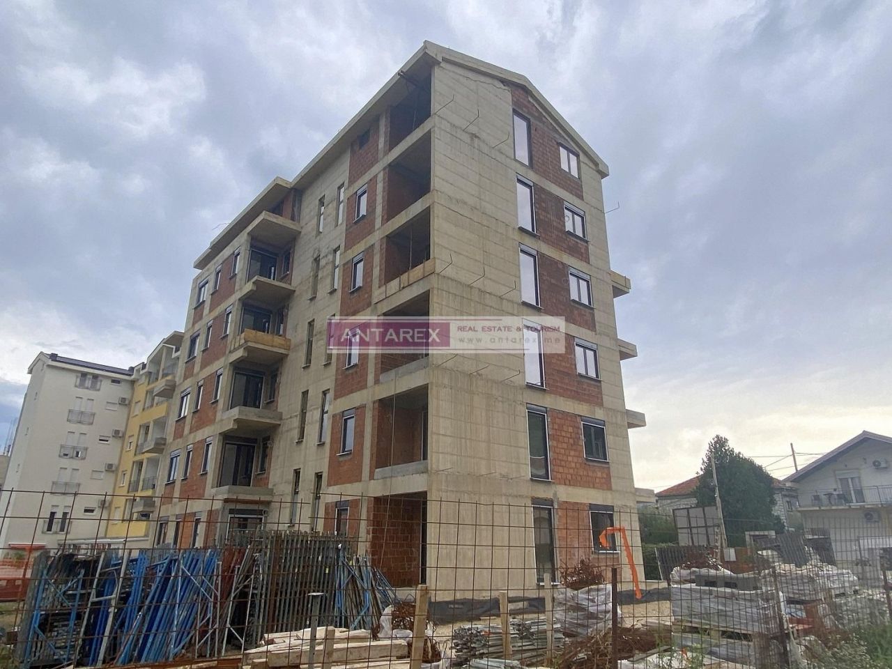 Apartment in Bijela, Montenegro, 52 sq.m - picture 1