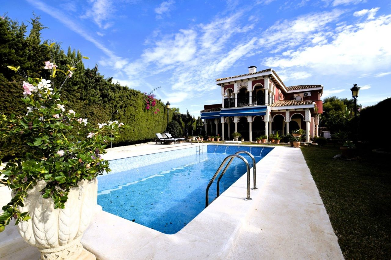 Villa in Torrevieja, Spain, 408 sq.m - picture 1