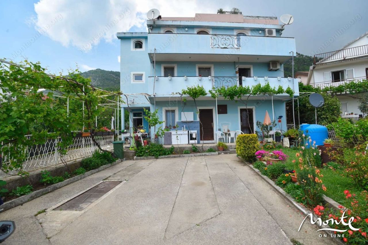 Casa en Budva, Montenegro, 221 m2 - imagen 1