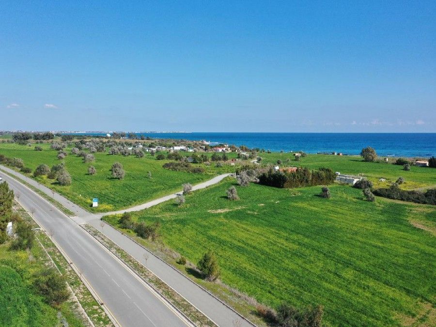 Grundstück in Larnaka, Zypern, 5 471 m2 - Foto 1