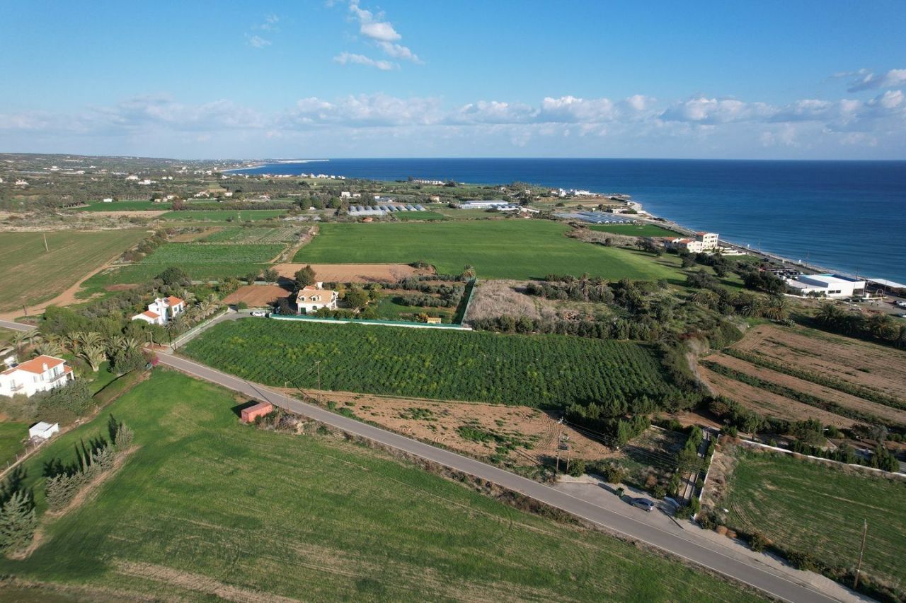 Terrain à Larnaca, Chypre, 8 027 m2 - image 1