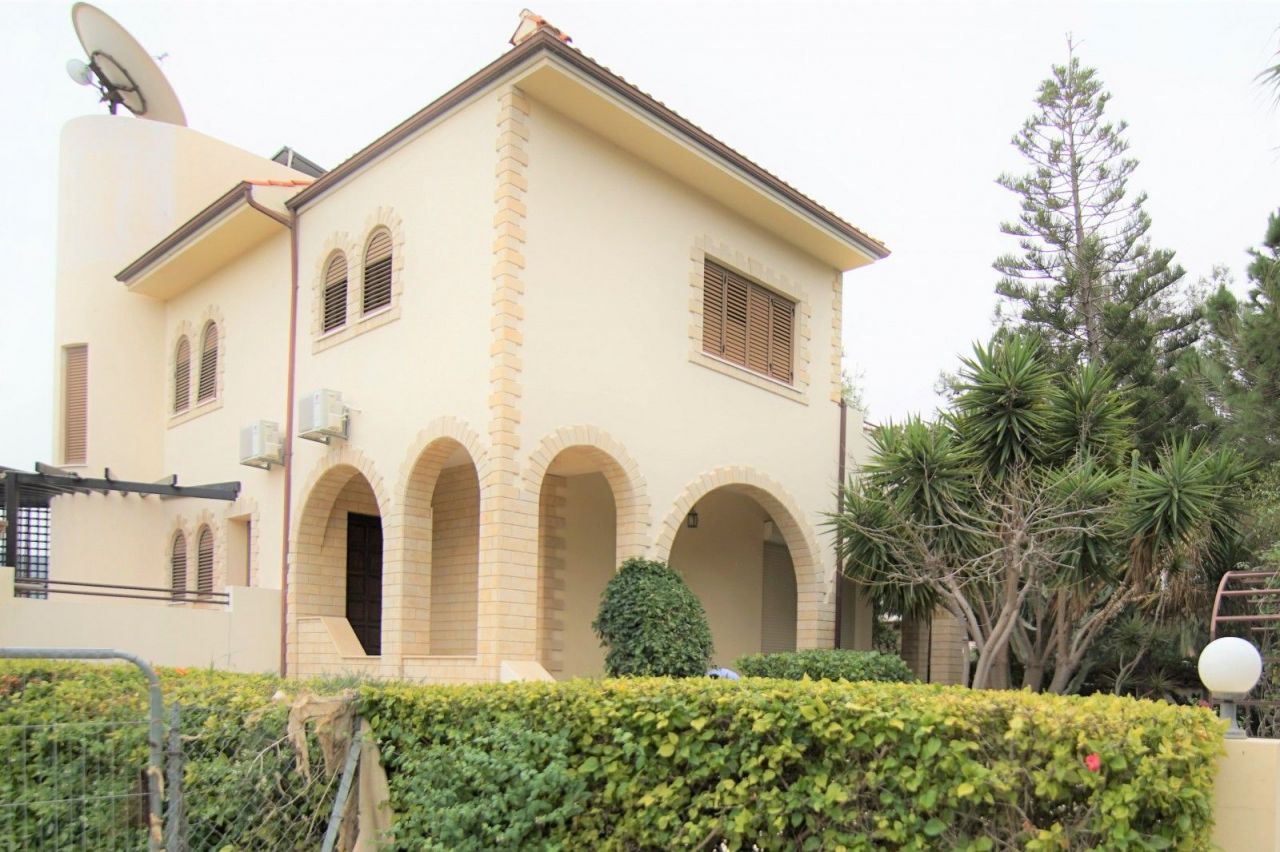 Villa en Pafos, Chipre, 450 m² - imagen 1