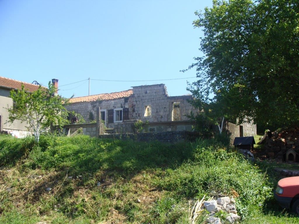 House in Krimovica, Montenegro, 378 sq.m - picture 1
