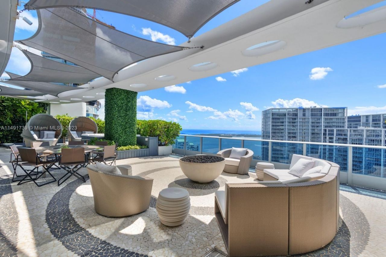 Penthouse in Miami, USA, 360 sq.m - picture 1