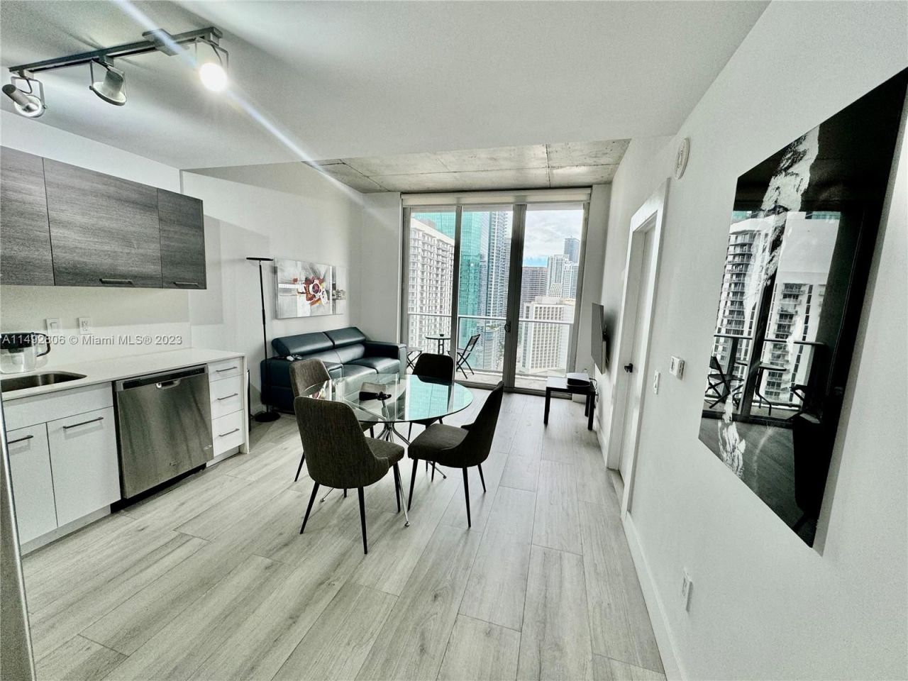 Appartement à Miami, États-Unis, 50 m2 - image 1