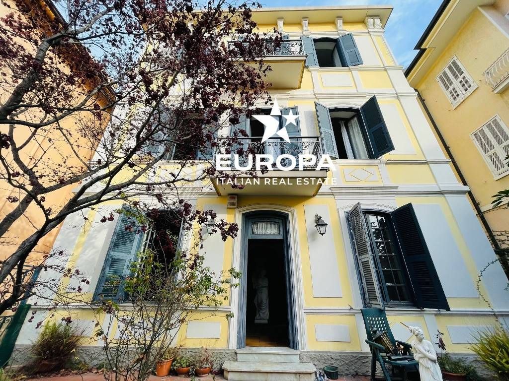 Villa in San Remo, Italy, 398 sq.m - picture 1