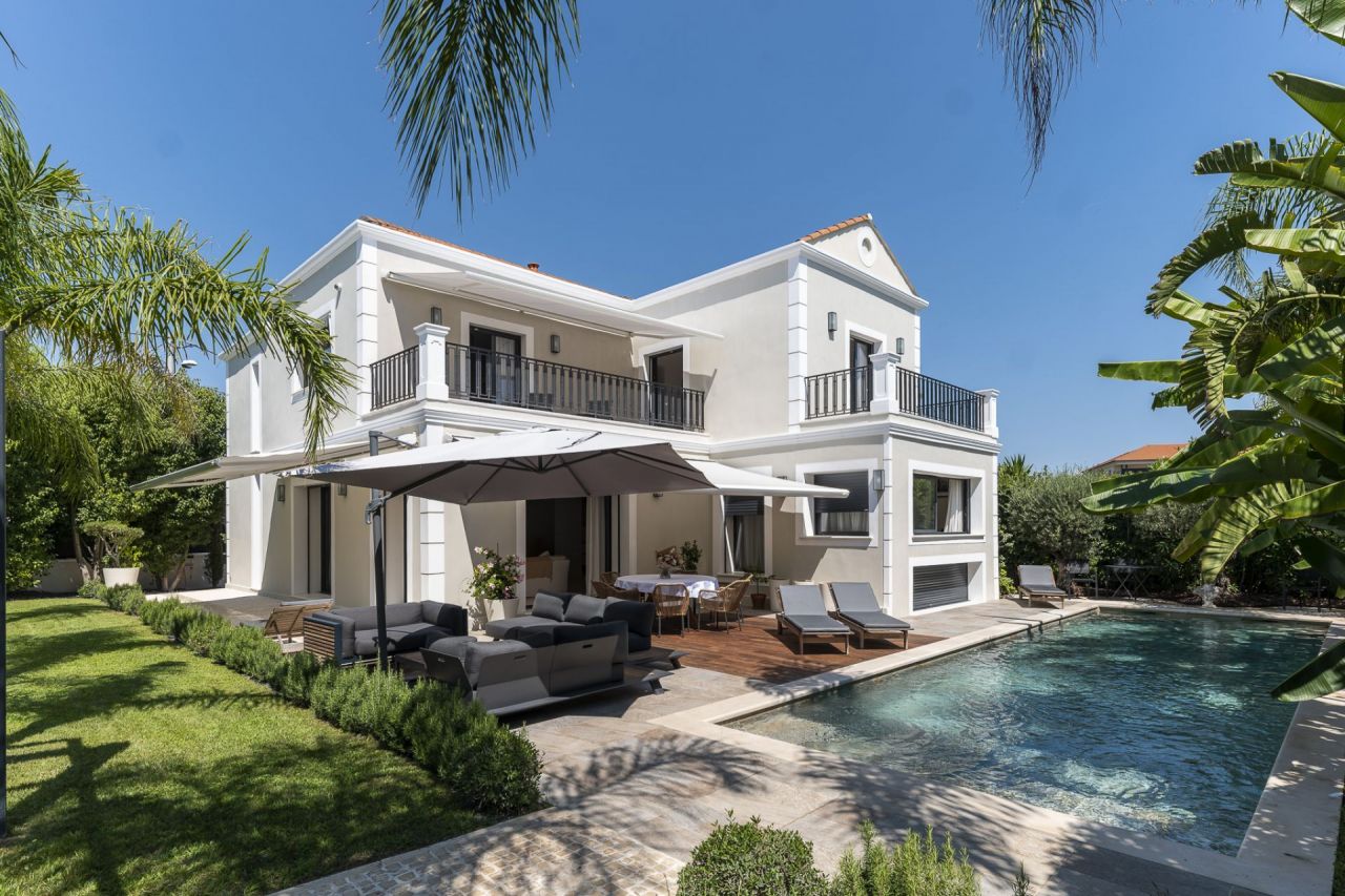 Villa in Antibes, Frankreich, 300 m2 - Foto 1