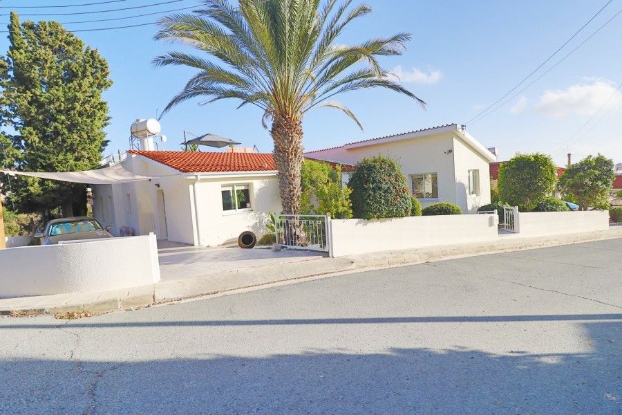Bungalow in Paphos, Cyprus, 164 sq.m - picture 1