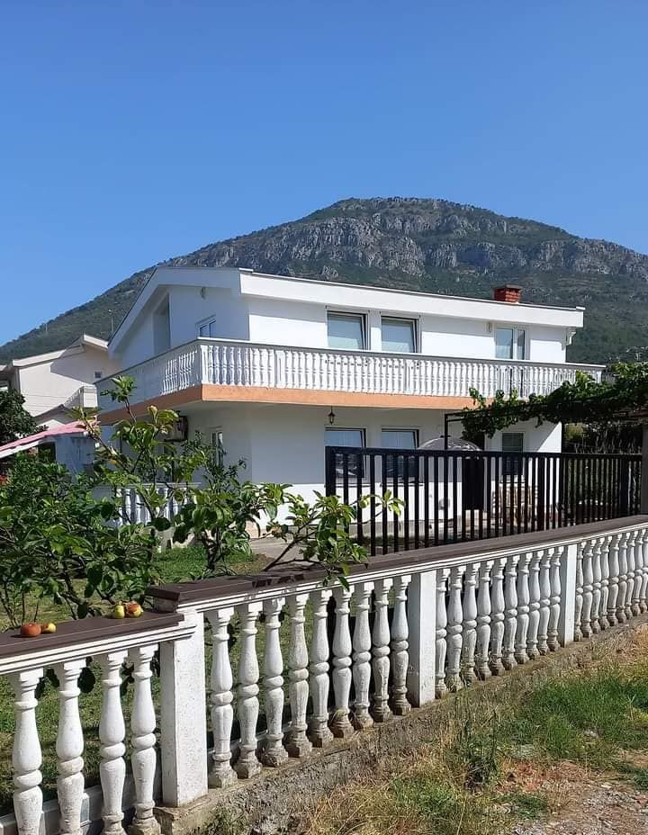 Casa en el Bar, Montenegro, 164 m2 - imagen 1