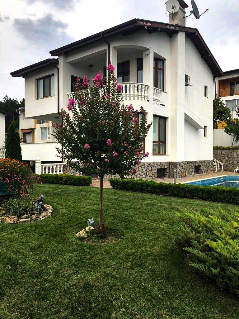 House in Obrochishte, Bulgaria, 250 sq.m - picture 1