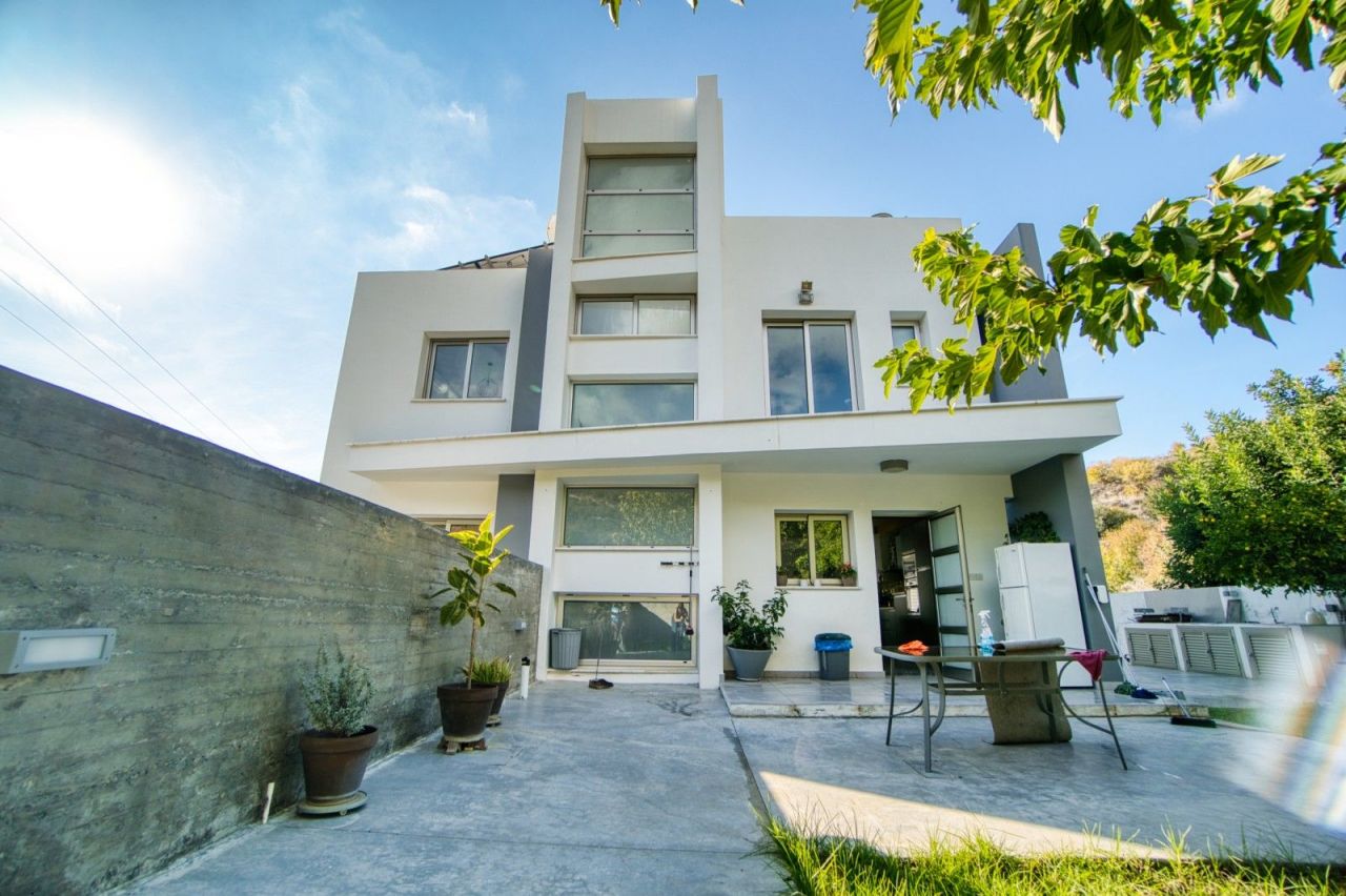 Villa in Paphos, Cyprus, 248 sq.m - picture 1