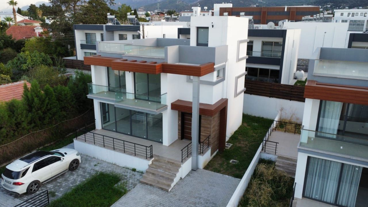 Villa à Alsancak, Chypre, 170 m2 - image 1