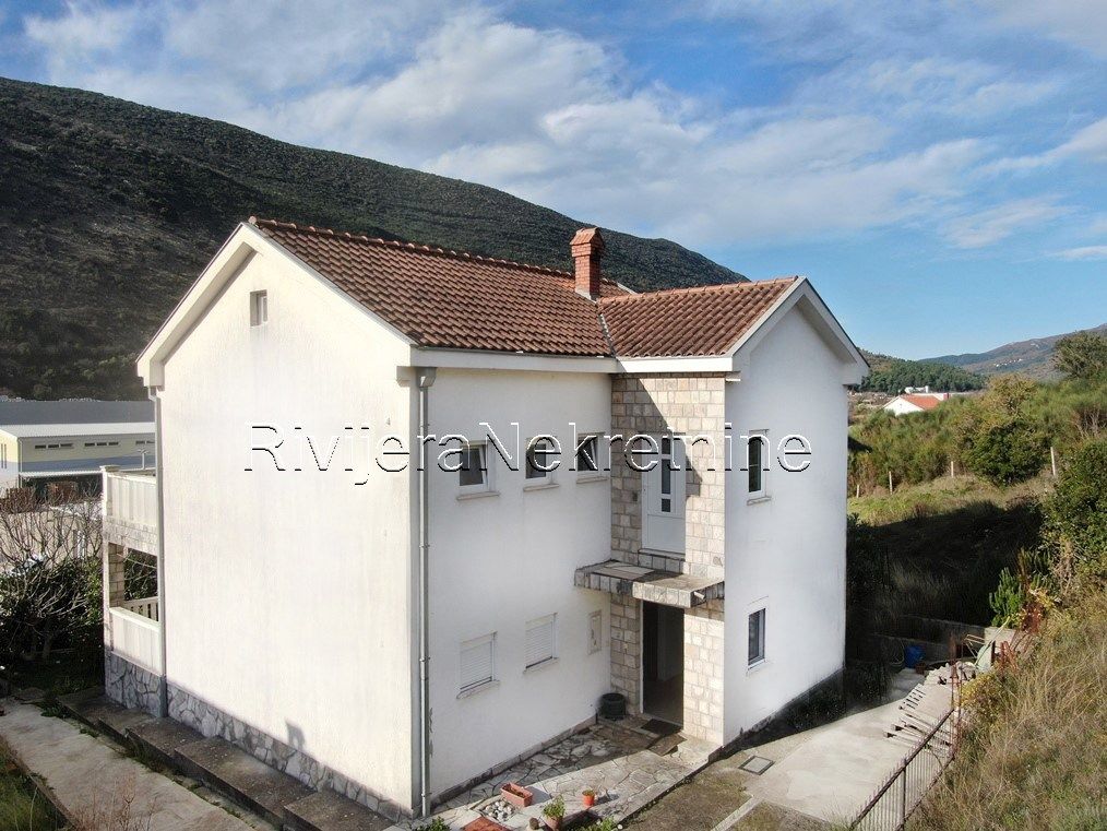 House in Igalo, Montenegro, 176 sq.m - picture 1