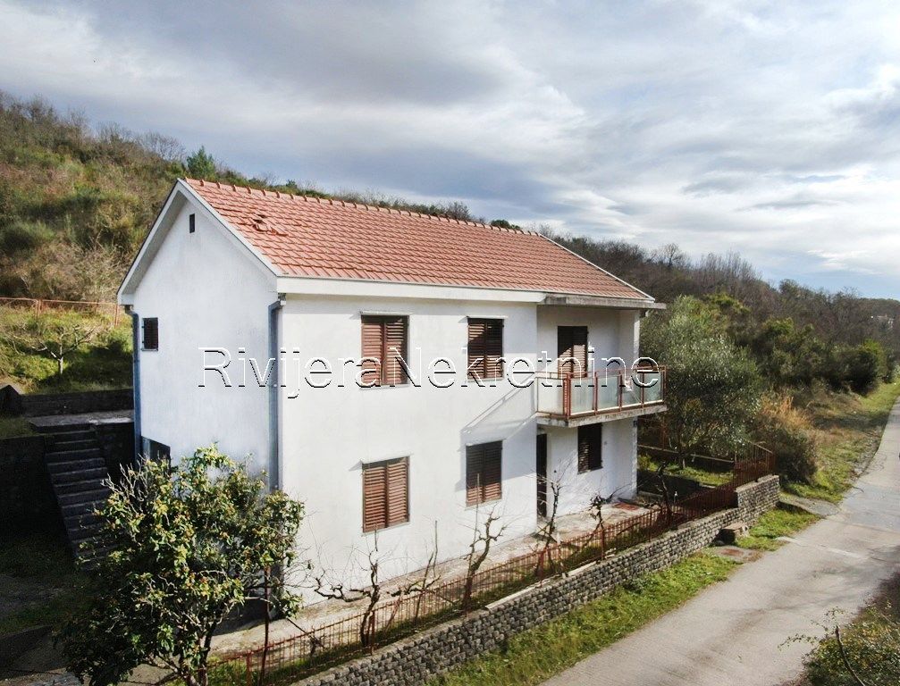 Haus in Herceg-Novi, Montenegro, 160 m2 - Foto 1