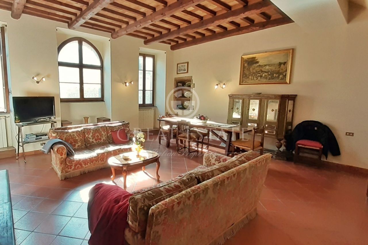 Apartment in Gubbio, Italy, 236.75 sq.m - picture 1