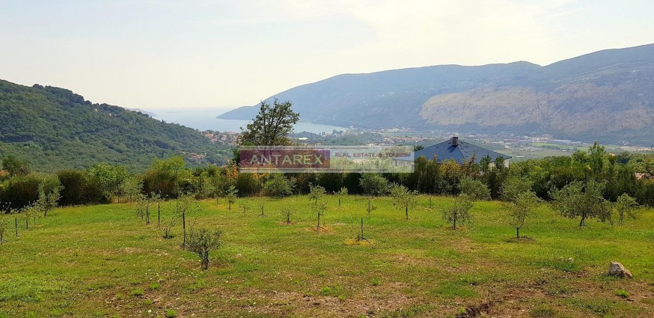 Grundstück in Herceg-Novi, Montenegro, 1 885 m2 - Foto 1