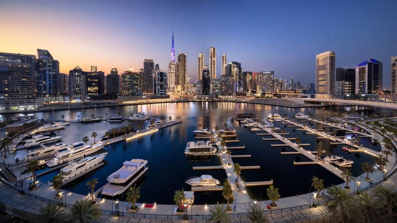 Flat in Dubai, UAE, 3 972 sq.m - picture 1