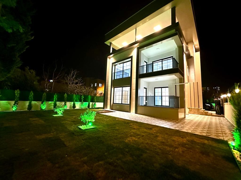 Villa in Mersin, Turkey, 330 sq.m - picture 1