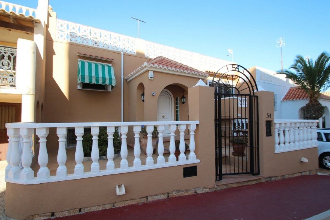 Townhouse in Torrevieja, Spain, 240 sq.m - picture 1