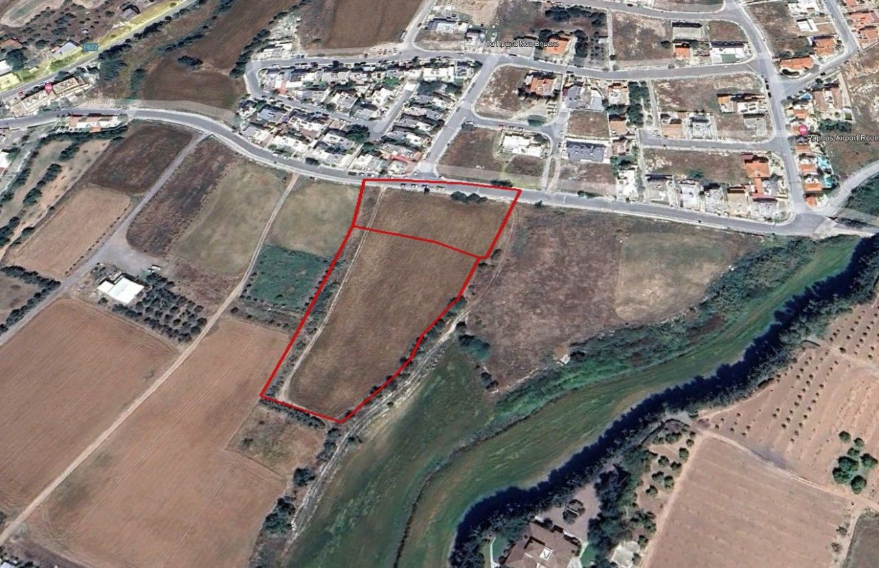 Land in Paphos, Cyprus, 13 378 sq.m - picture 1