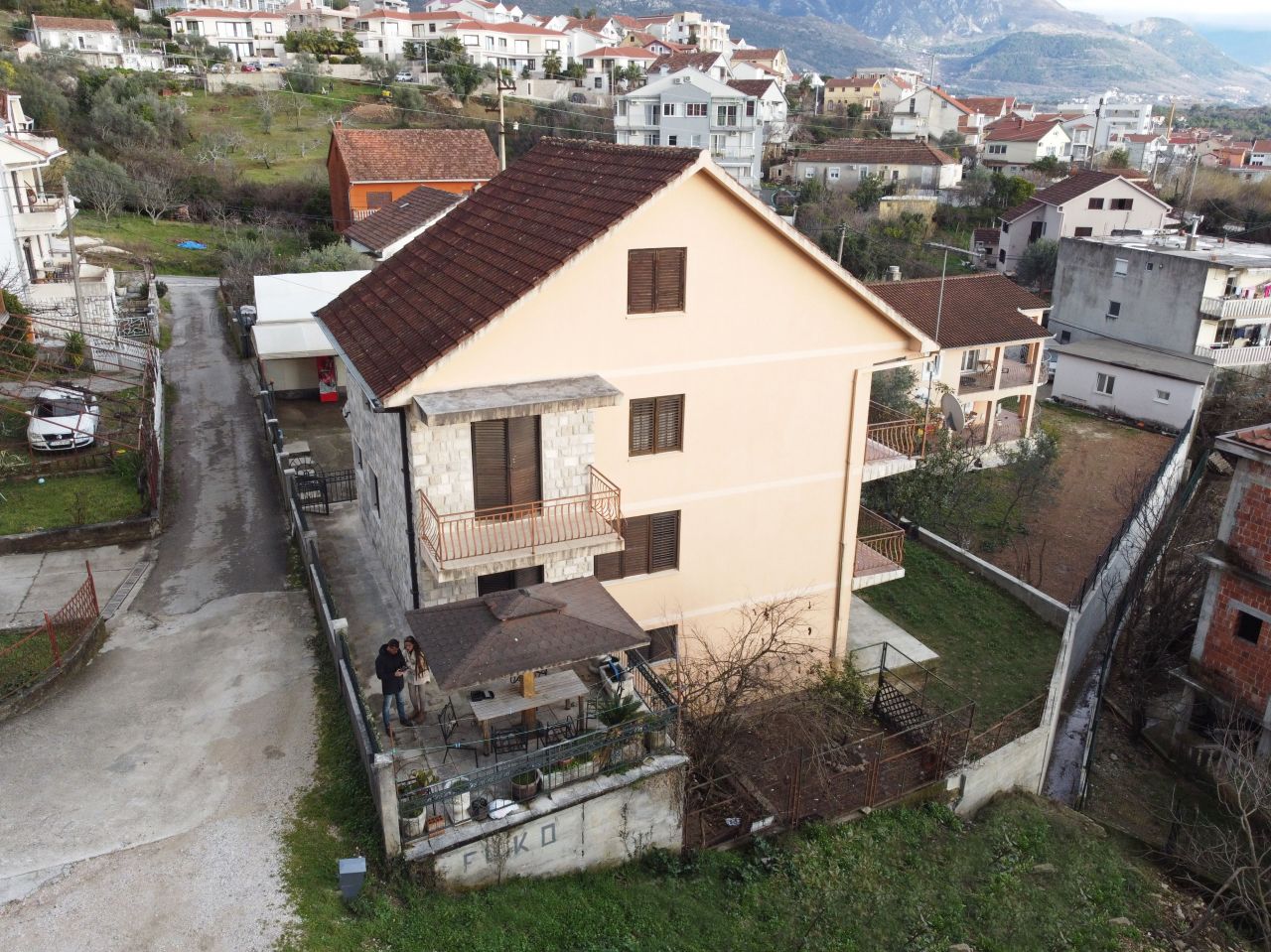 Haus in Tivat, Montenegro, 280 m2 - Foto 1