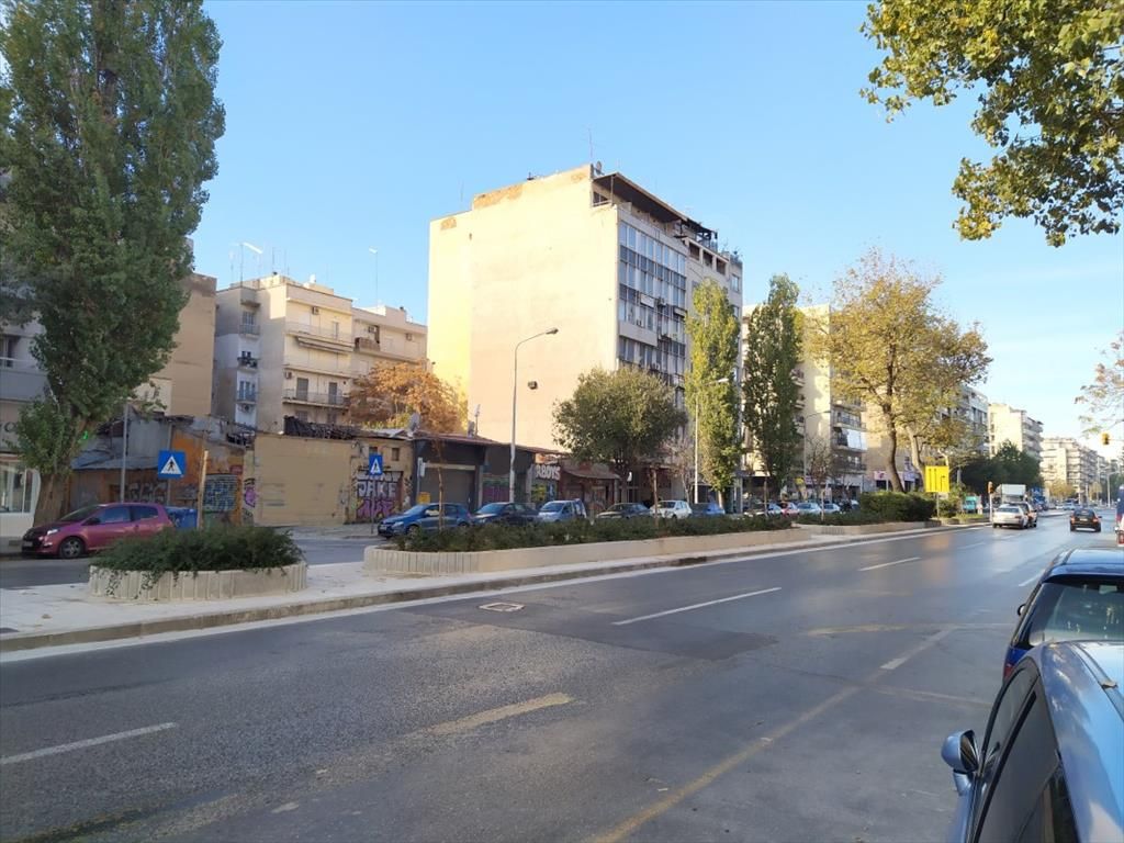 Land in Thessaloniki, Greece, 326 sq.m - picture 1