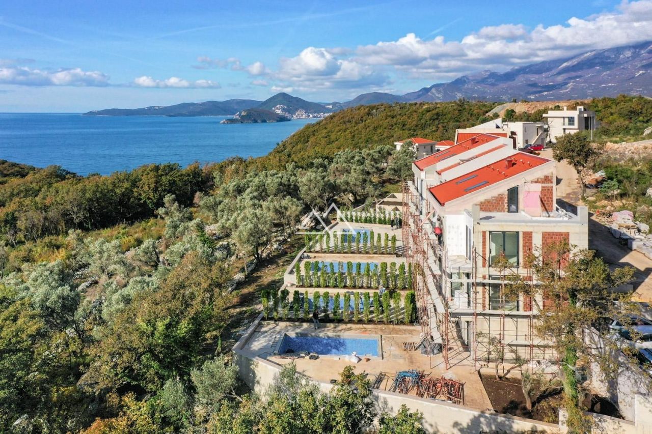 Villa in Rezevici, Montenegro, 220 sq.m - picture 1