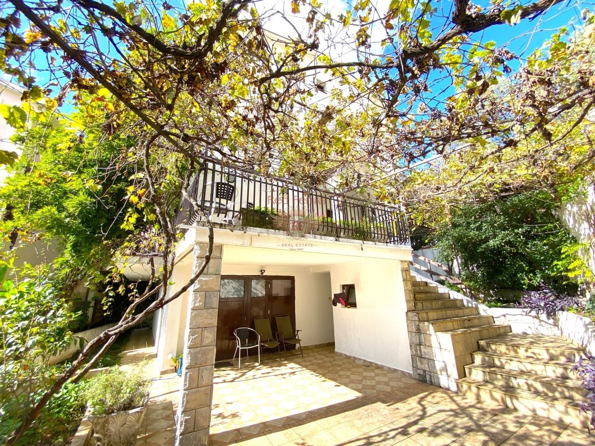 Casa en Budva, Montenegro, 274 m2 - imagen 1