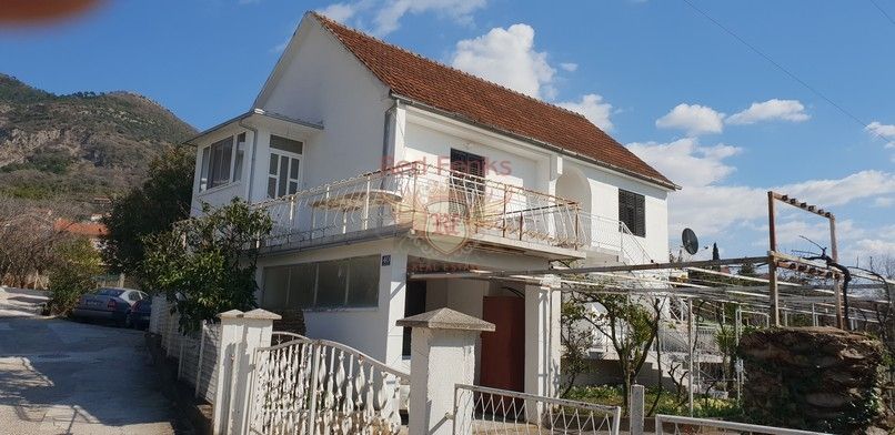 Haus in Tivat, Montenegro, 272 m2 - Foto 1
