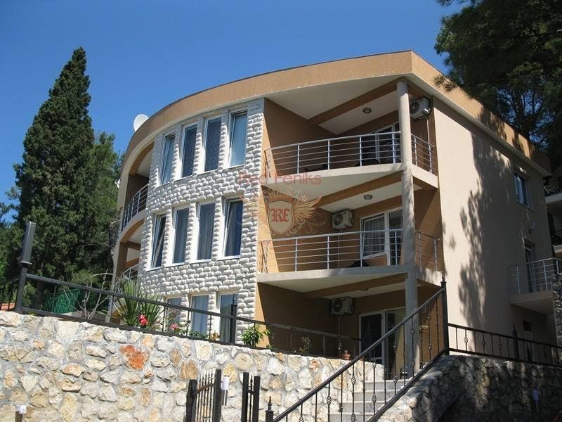 House in Bar, Montenegro, 420 sq.m - picture 1