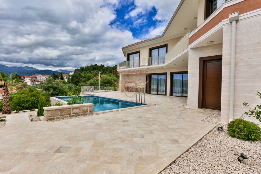 House in Tivat, Montenegro, 290 sq.m - picture 1