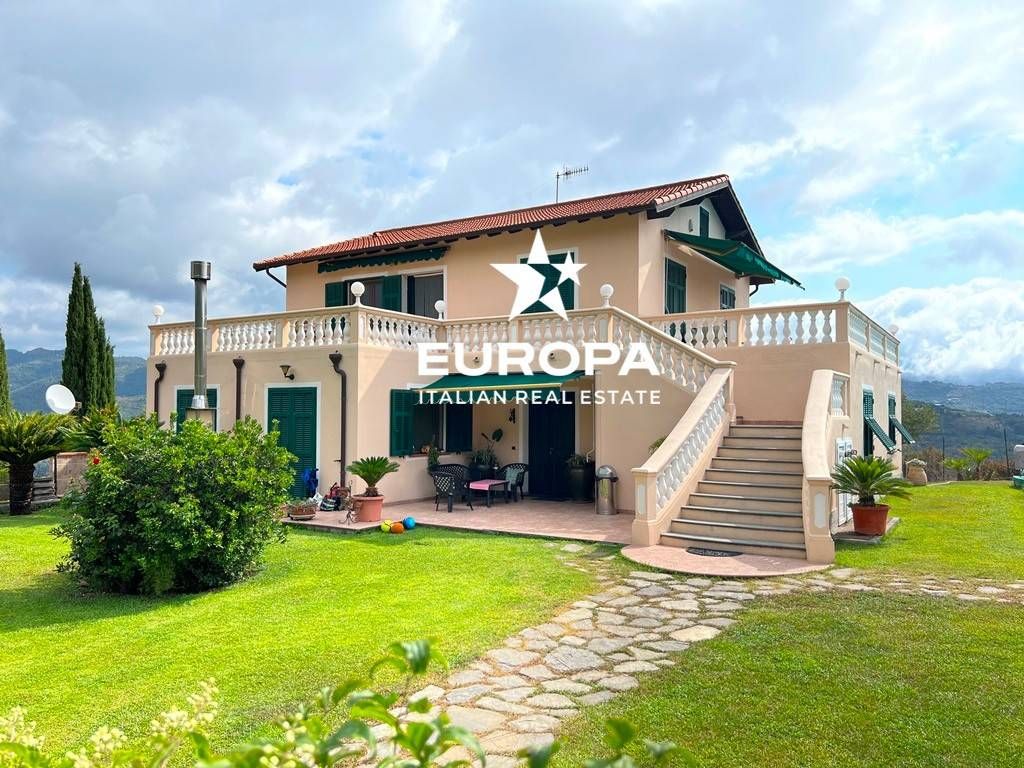 Villa en Ventimiglia, Italia, 397 m2 - imagen 1