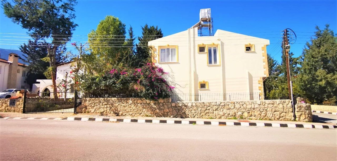Villa à Alsancak, Chypre, 160 m2 - image 1