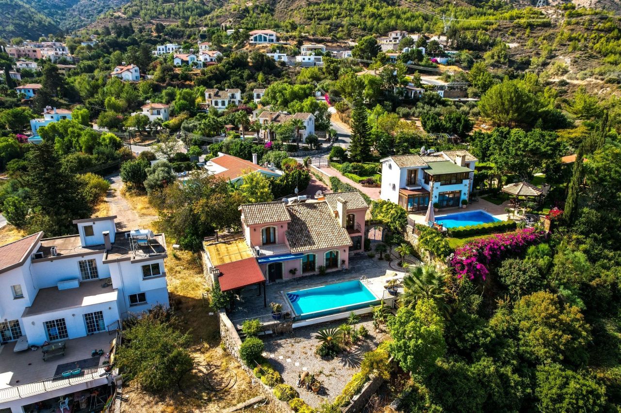 Villa in Alsancak, Zypern, 220 m2 - Foto 1