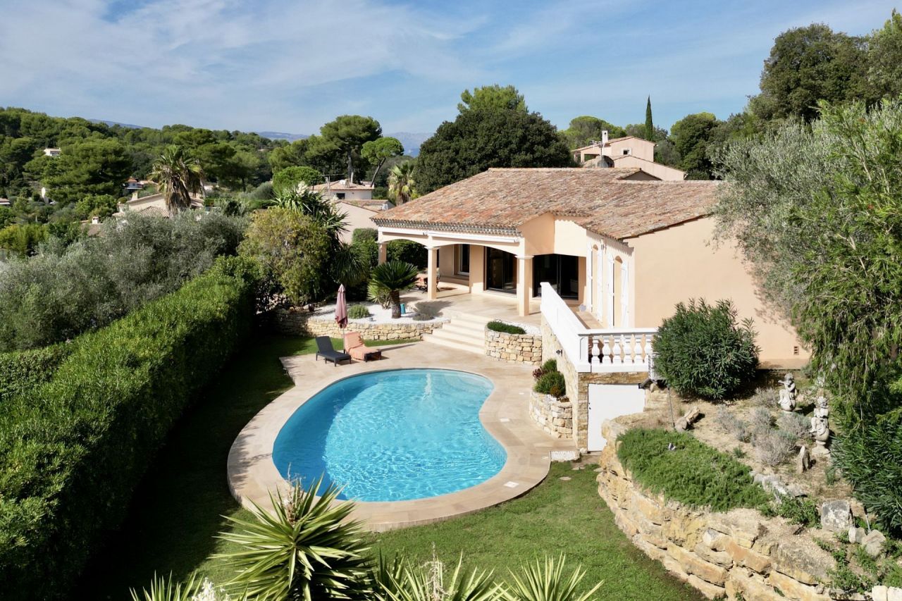 Villa in Cannes, France, 150 sq.m - picture 1
