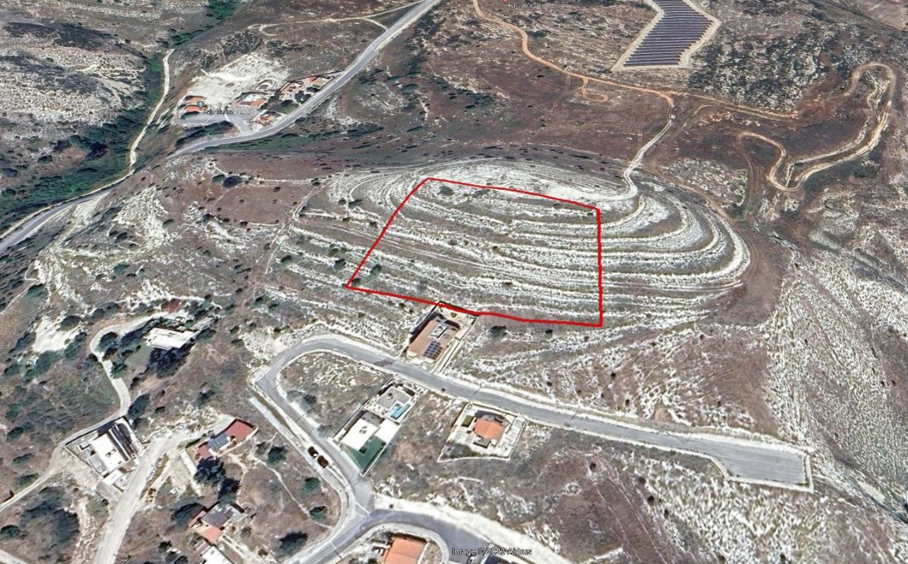 Land in Paphos, Cyprus, 7 350 sq.m - picture 1