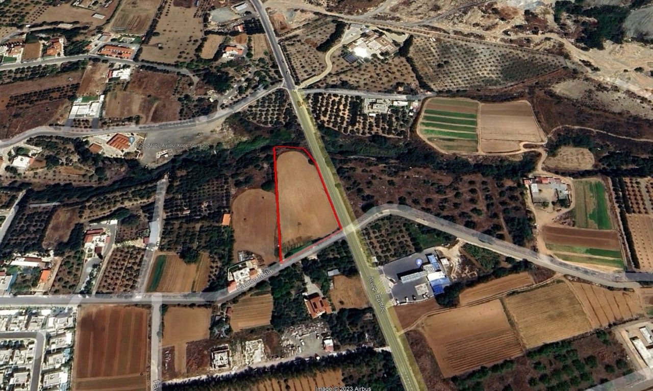 Land in Paphos, Cyprus, 5 391 sq.m - picture 1