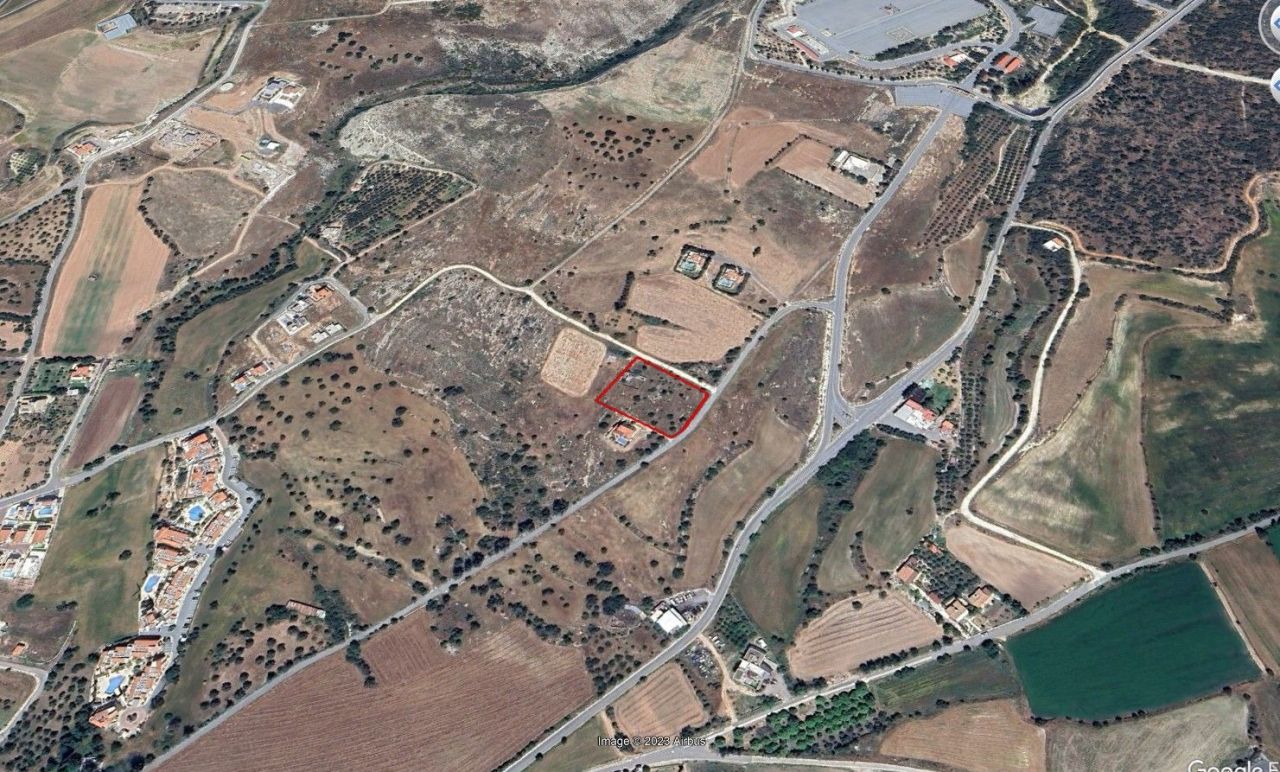 Land in Paphos, Cyprus, 4 651 sq.m - picture 1