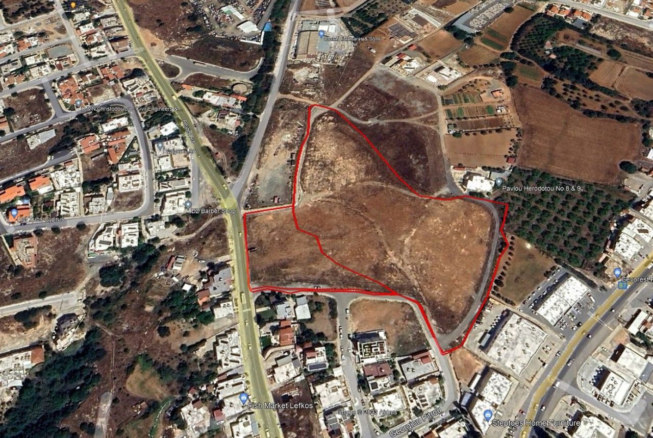 Land in Paphos, Cyprus, 27 426 sq.m - picture 1