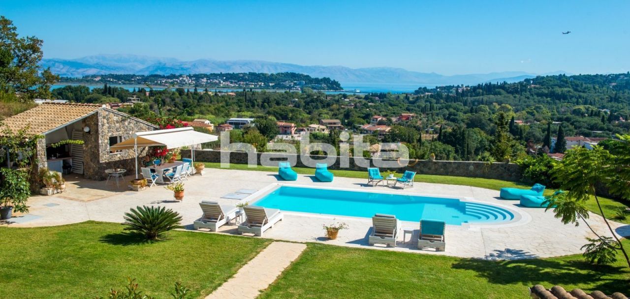 Villa in Corfu, Greece, 490 sq.m - picture 1
