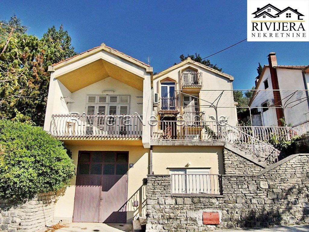 Haus in Herceg-Novi, Montenegro, 220 m2 - Foto 1