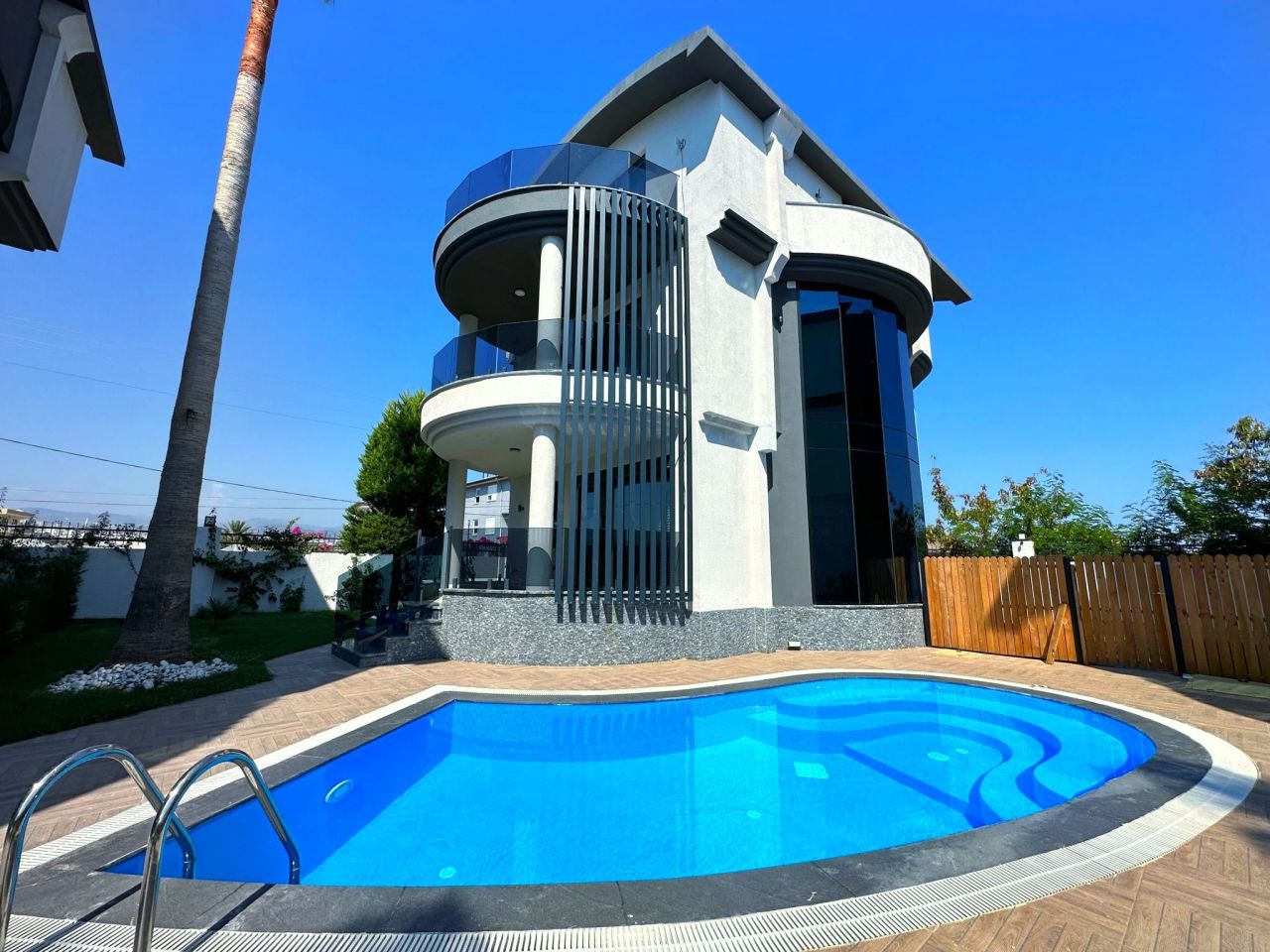 Villa in Alanya, Türkei, 280 m2 - Foto 1