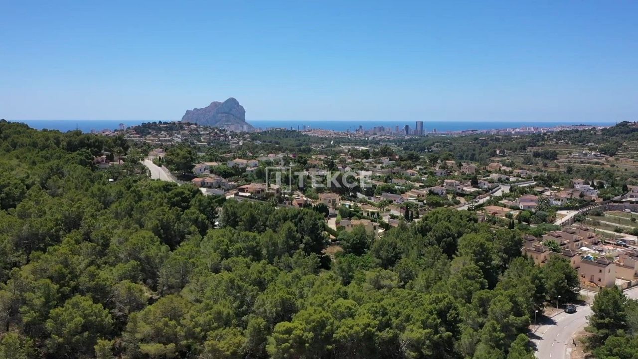 Land in Calp, Spain, 388 sq.m - picture 1