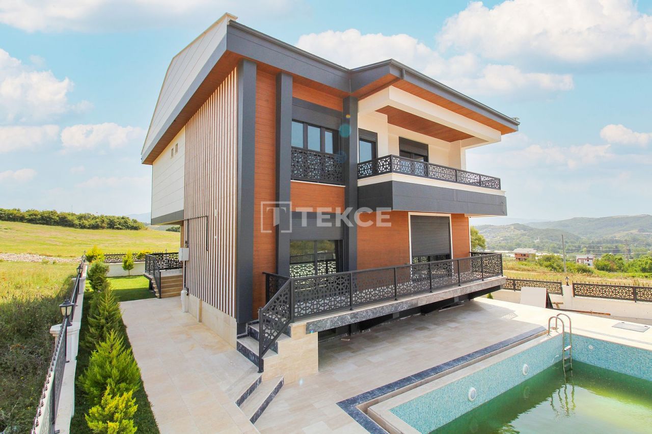 Villa in Yalova, Türkei, 375 m2 - Foto 1