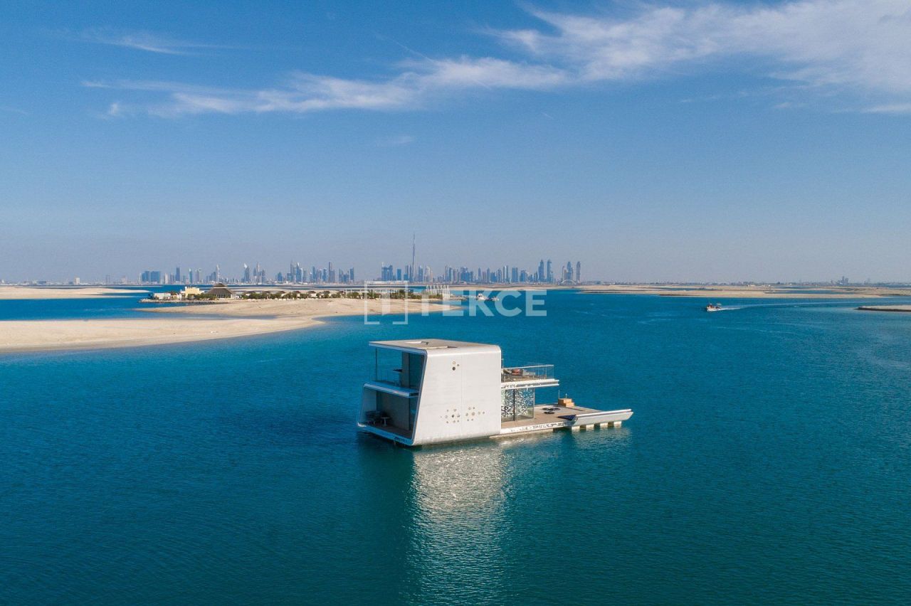 Villa The World Islands, UAE, 371 sq.m - picture 1